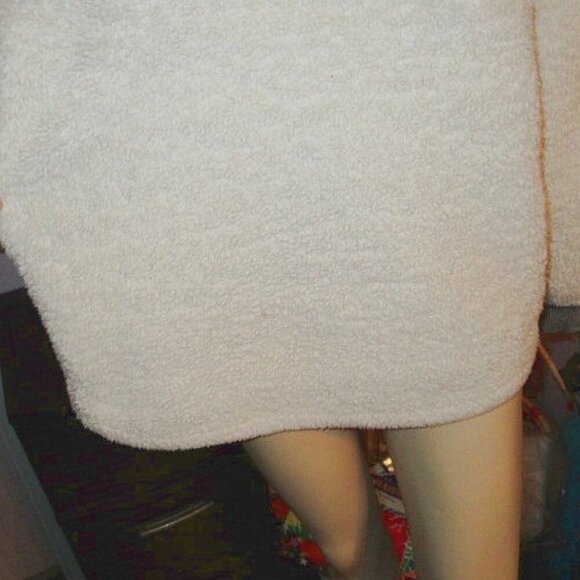 Disneyland Resort Spirit Jersey Sweatshirt Size M Fuzzy Sherpa Teddy Oversized - Picture 3 of 8